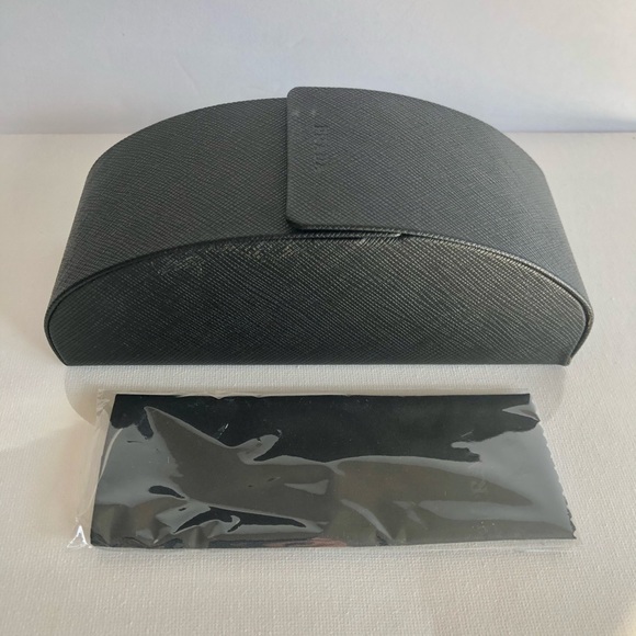 Sunglasses w/case - Picture 5 of 5